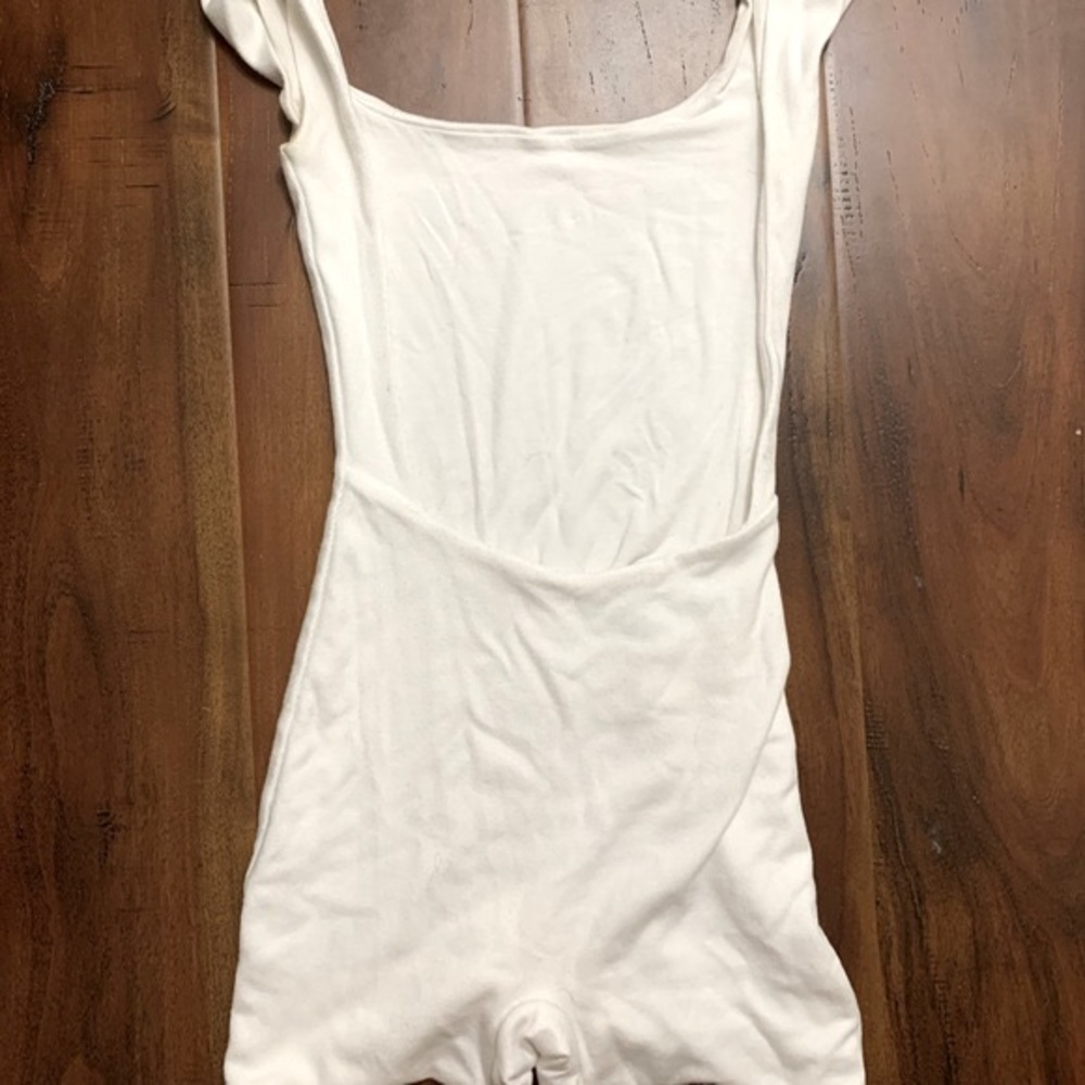**SOLD** ARE YOU AM I Juna Romper in White 🤍 - Picture 9 of 9